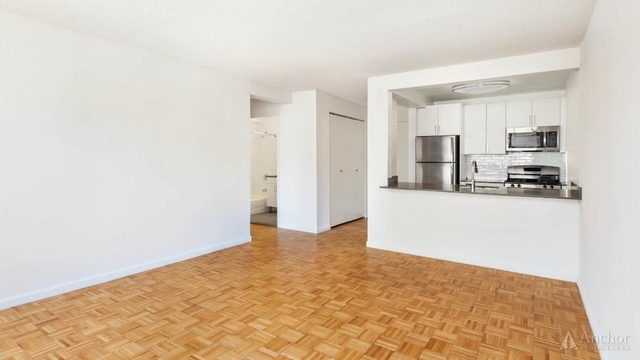 2 Bedrooms, Hell's Kitchen Rental in NYC for $6,576 - Photo 1