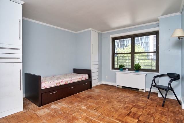 2 Bedrooms At 160 West End Avenue Posted By Wendy For Renthop