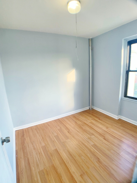 3 Bedrooms, Steinway Rental in NYC for $2,500 - Photo 1
