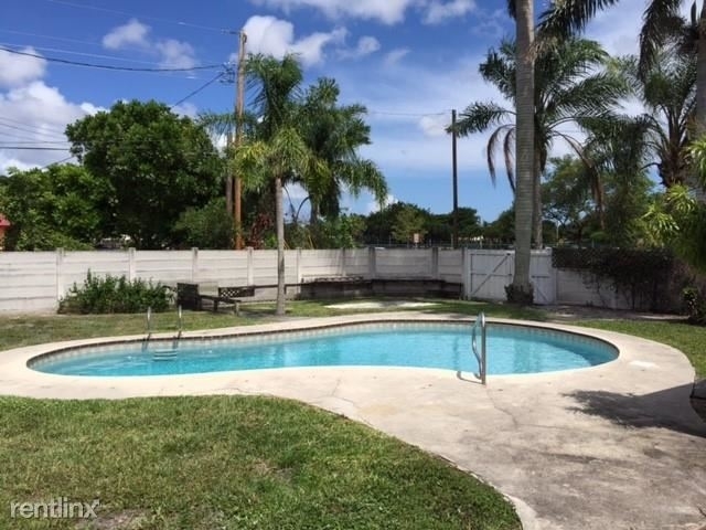 2 Bedrooms, Hollywood Hills Rental in Miami, FL for $2,100 - Photo 1