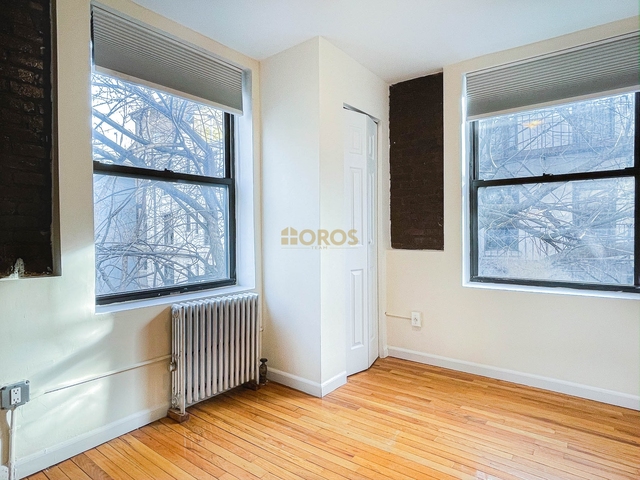 E 10th St - Photo 1