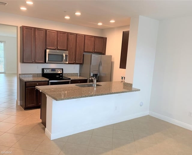 2 Bedrooms, Miramar-Pembroke Pines Rental in Miami, FL for $2,100 - Photo 1