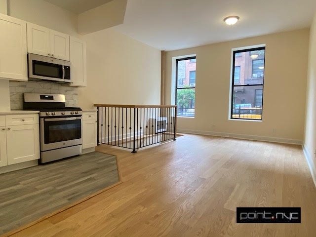3 Bedrooms, Hell's Kitchen Rental in NYC for $5,800 - Photo 1
