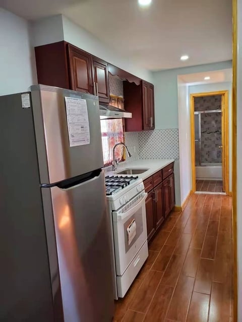 2 Bedrooms, Homecrest Rental in NYC for $1,600 - Photo 1