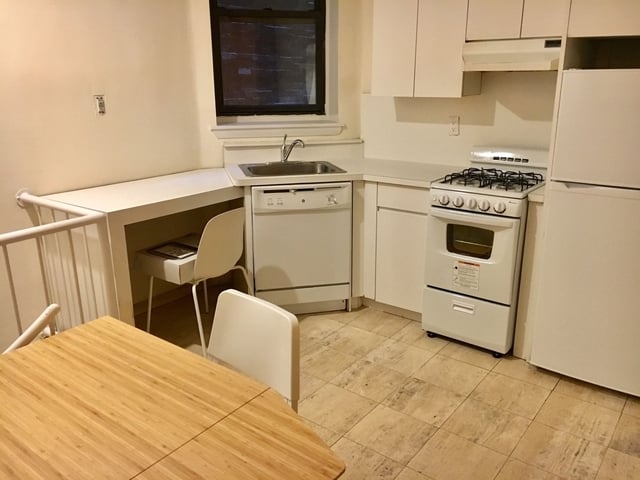 2 Bedrooms, Lincoln Square Rental in NYC for $3,200 - Photo 1