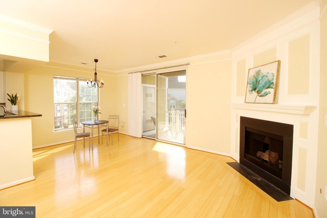 2 Bedrooms, Herndon Rental in Washington, DC for $2,100 - Photo 1