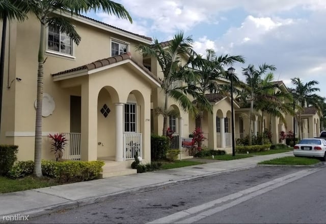 4 Bedrooms, Mandarin Lakes Rental in Miami, FL for $2,500 - Photo 1