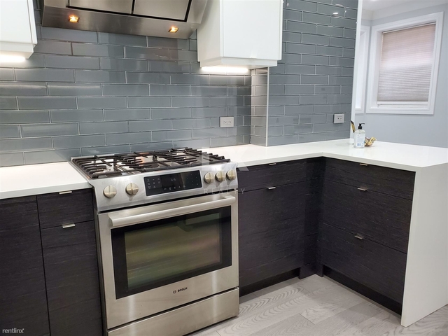 2 Bedrooms, Roscoe Village Rental in Chicago, IL for $2,395 - Photo 1