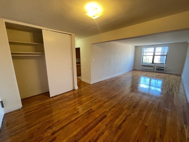 2 Bedrooms, Forest Hills Rental in NYC for $2,300 - Photo 1
