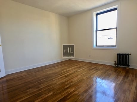 3 Bedrooms, Forest Hills Rental in NYC for $2,700 - Photo 1