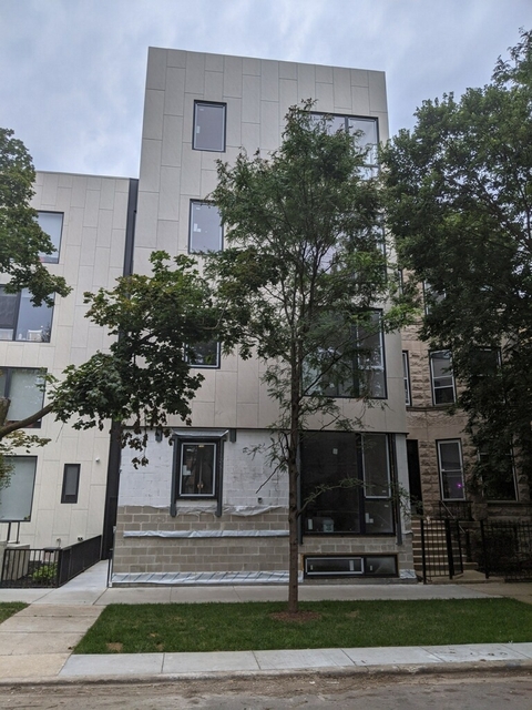 3 Bedrooms, Wrigleyville Rental in Chicago, IL for $5,227 - Photo 1