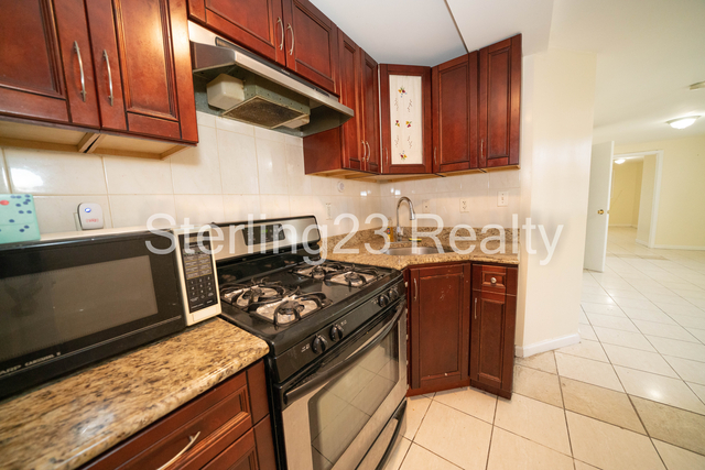 3 Bedrooms, Long Island City Rental in NYC for $2,650 - Photo 1