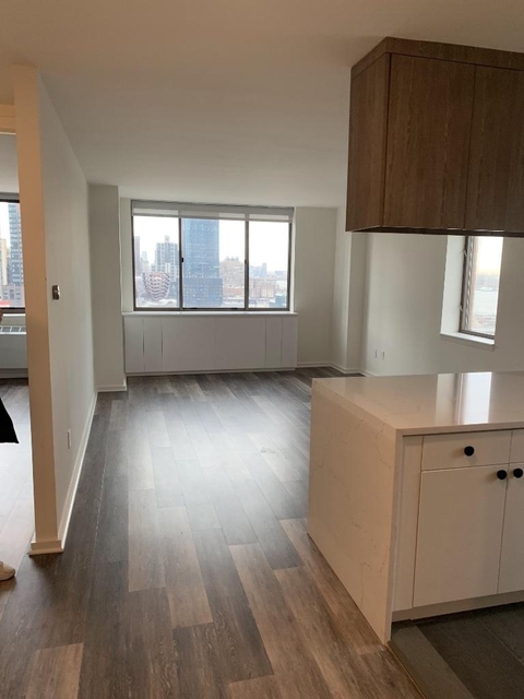 2 Bedrooms, Hell's Kitchen Rental in NYC for $4,595 - Photo 1