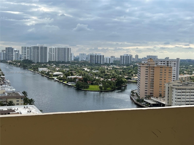 2 Bedrooms, Hallandale Beach Rental in Miami, FL for $2,500 - Photo 1