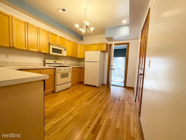 2 Bedrooms, Bucktown Rental in Chicago, IL for $1,325 - Photo 1