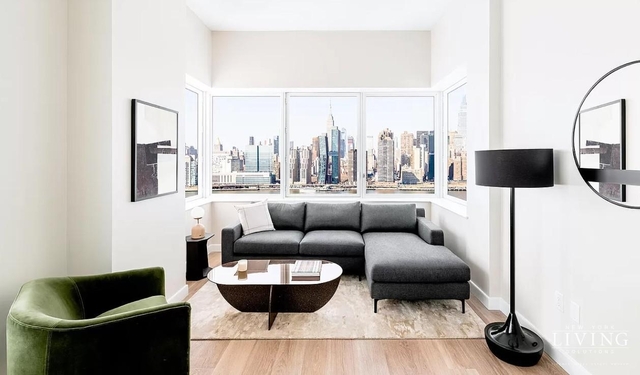 2 Bedrooms, Hunters Point Rental in NYC for $5,729 - Photo 1