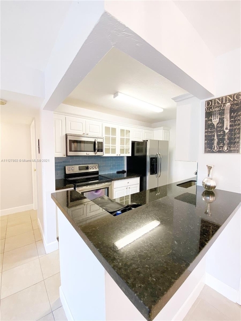 2 Bedrooms, Heftler Kendall Acres Rental in Miami, FL for $1,900 - Photo 1
