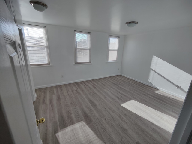 3 Bedrooms, Dyker Heights Rental in NYC for $2,300 - Photo 1