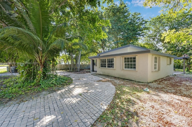 3 Bedrooms, Cocoplum Terrace Rental in Miami, FL for $4,500 - Photo 1