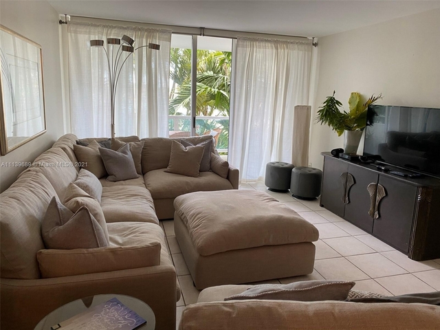 2 Bedrooms, Oceanfront Rental in Miami, FL for $3,500 - Photo 1