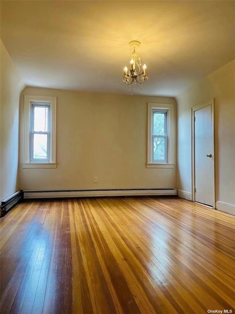 3 Bedrooms, Douglaston Park Rental in Long Island, NY for $3,000 - Photo 1