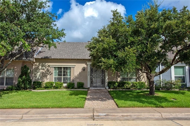 2 Bedrooms, Brook Hollow Rental in Bryan-College Station Metro Area, TX for $1,800 - Photo 1