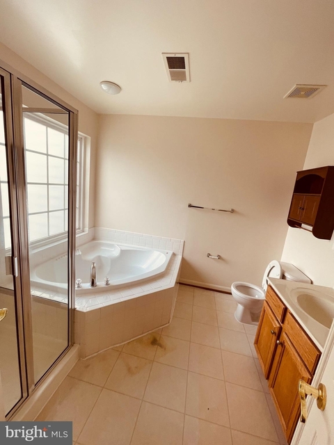3 Bedrooms, River Oaks Rental in Washington, DC for $2,200 - Photo 1