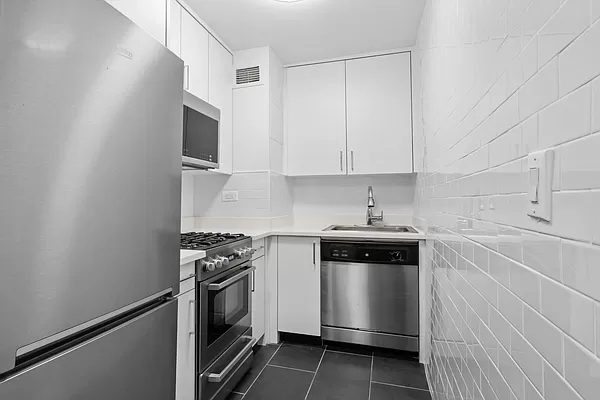 Studio, Sutton Place Rental in NYC for $3,000 - Photo 1