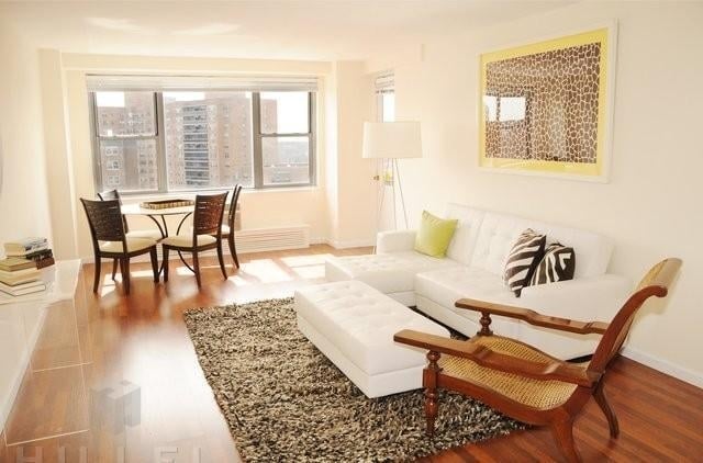 2 Bedrooms, Forest Hills Rental in NYC for $2,995 - Photo 1
