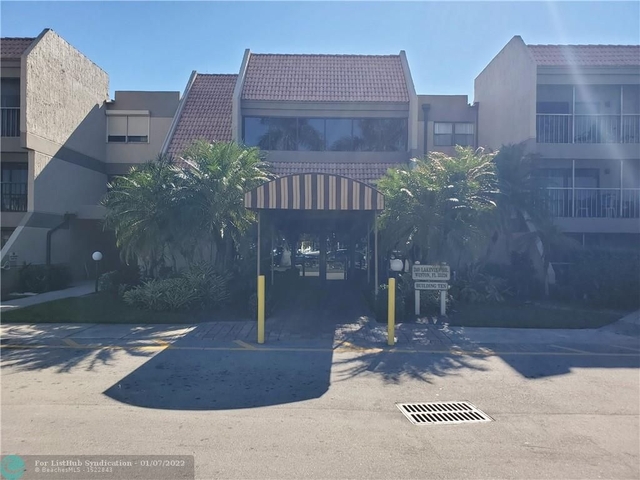 2 Bedrooms, Racquet Club Apartments at Bonaventure Rental in Miami, FL for $2,200 - Photo 1