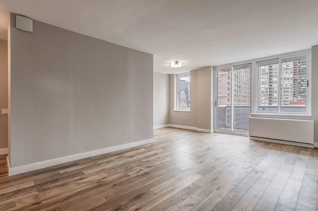 3 Bedrooms, Hell's Kitchen Rental in NYC for $7,600 - Photo 1