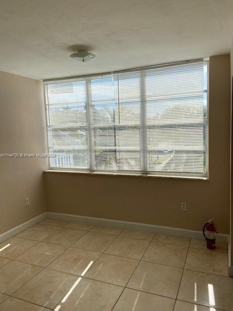 2 Bedrooms, Fulford Bythe Sea Rental in Miami, FL for $1,800 - Photo 1