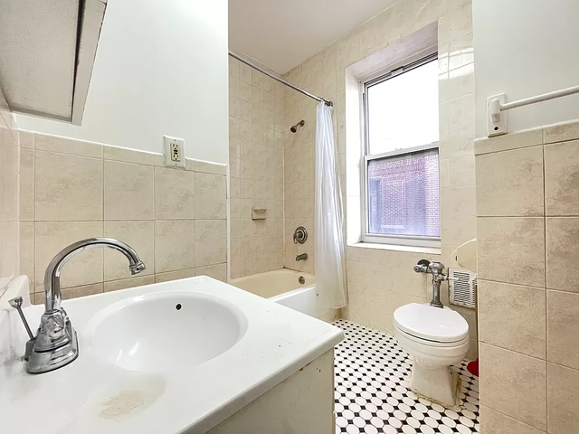 3 Bedrooms, Kensington Rental in NYC for $2,550 - Photo 1