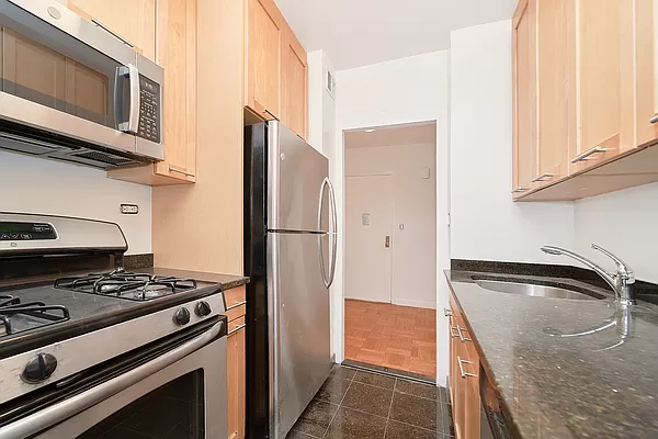 1 Bedroom, Sutton Place Rental in NYC for $3,650 - Photo 1