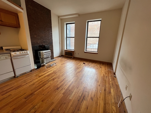 Studio, Hell's Kitchen Rental in NYC for $2,295 - Photo 1