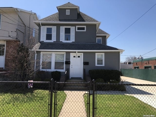 2 Bedrooms, Lynbrook Rental in Long Island, NY for $2,600 - Photo 1