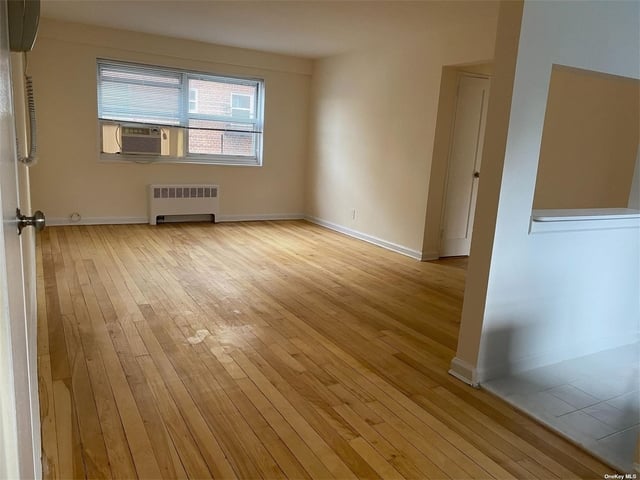 2 Bedrooms, Great Neck Plaza Rental in Long Island, NY for $2,250 - Photo 1