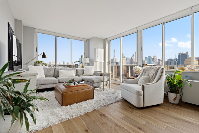 2 Bedrooms, Hell's Kitchen Rental in NYC for $4,652 - Photo 1