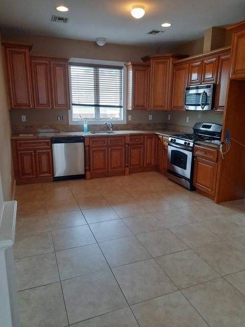 3 Bedrooms, Great Kills Rental in NYC for $2,350 - Photo 1