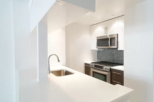 1 Bedroom, Hell's Kitchen Rental in NYC for $3,950 - Photo 1