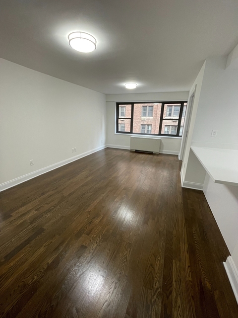 2 Bedrooms, Sutton Place Rental in NYC for $7,500 - Photo 1