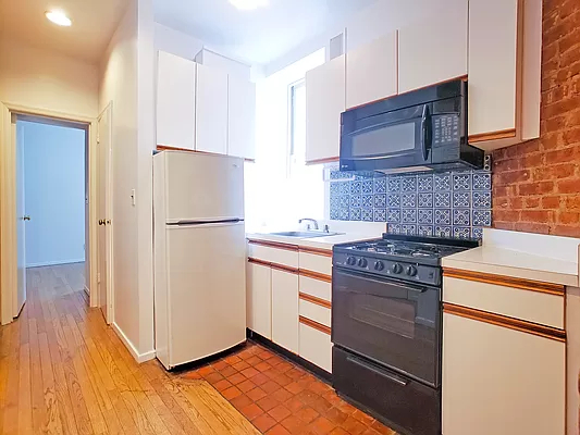 2 Bedrooms, Yorkville Rental in NYC for $2,950 - Photo 1