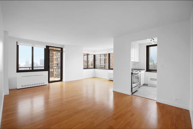 2 Bedrooms, Lincoln Square Rental in NYC for $6,400 - Photo 1
