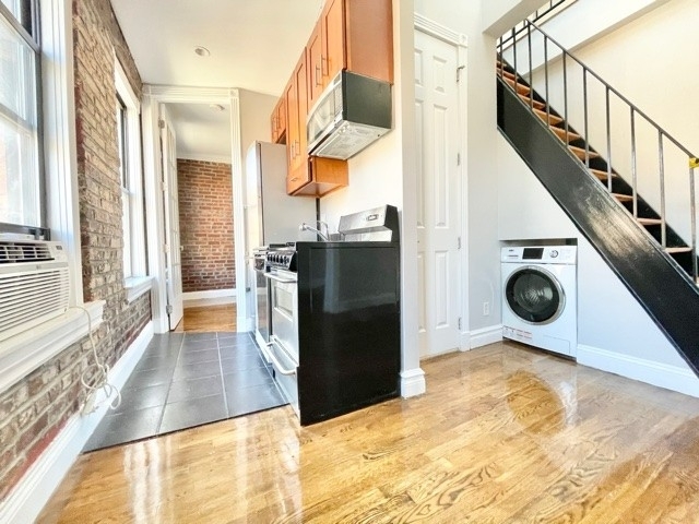 2 Bedrooms, East Village Rental in NYC for $5,295 - Photo 1