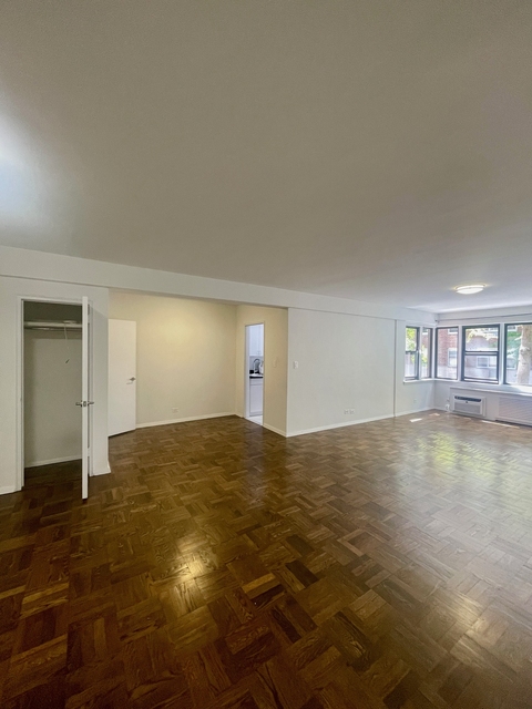 20 Beekman Place - Photo 1