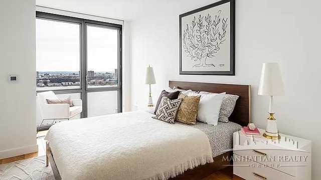 2 Bedrooms, Hell's Kitchen Rental in NYC for $7,300 - Photo 1