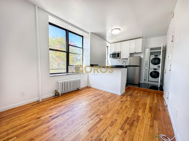 262 E 2nd St - Photo 1