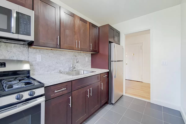 2 Bedrooms, Gravesend Rental in NYC for $2,225 - Photo 1