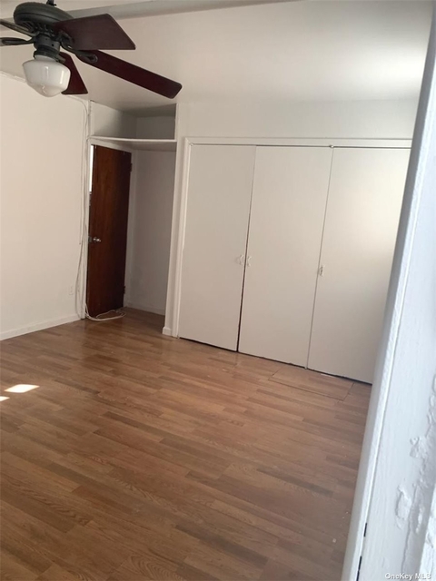 2 Bedrooms, Jackson Heights Rental in NYC for $2,300 - Photo 1