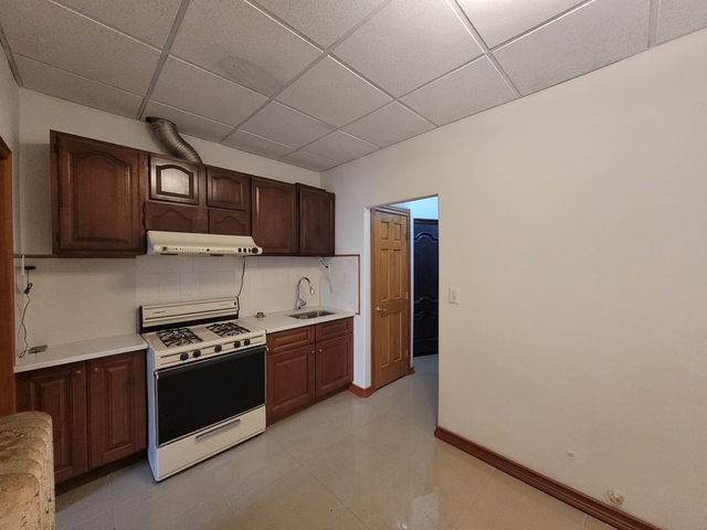 2 Bedrooms, Borough Park Rental in NYC for $2,000 - Photo 1